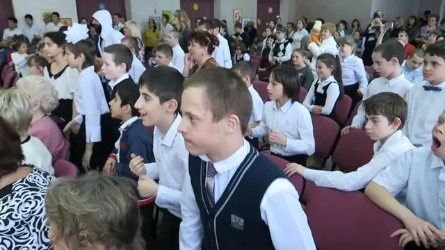 Выступление многодетной семьи 8 марта в школе-интернате г. Сочи смотреть онлайн