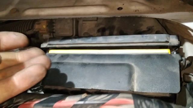 Renault Kangoo 1,5 dCi (2012). Замена воздушного фильтра смотреть онлайн