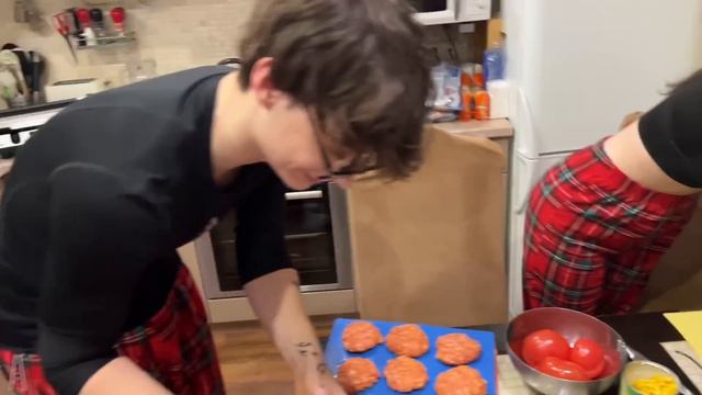 МАЙНШИЛД ВСТРЕЧАЕТ НОВЫЙ ГОД! БЛС ПОКАЗАЛ ЛИЦО НА СХОДКЕ В МОСКВЕ? Кружочки из ТГ | Майншилд 3 смотреть онлайн