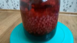 Наливочка из красной смородины.Красиво и вкусно.