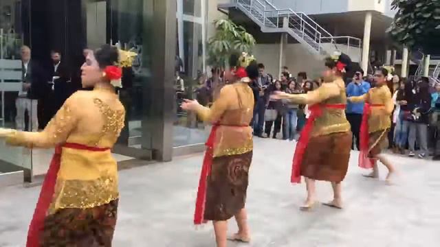USIL : Dia Cultural de la ASEAN - Tari Bajidor Cahot - La Molina / USIL, 30 Sept 2016 - KBRI Lima смотреть онлайн
