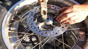 Замена подшипников задней ступицы мотоцикла Honda XR250