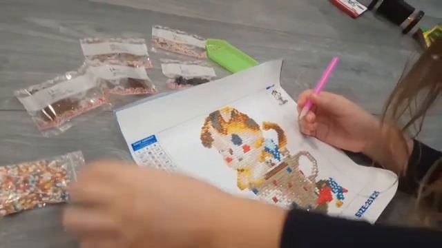 Новогодние подарки картина из стразов DIY смотреть онлайн