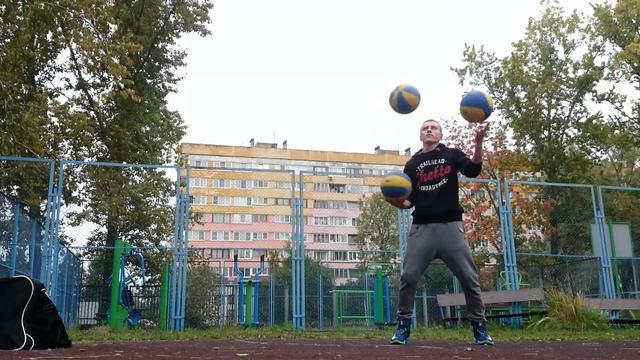 Книга Рекордов России Илья Капитан (Sky-Star) жонглирывание тремя баскетбольными мячами смотреть онлайн