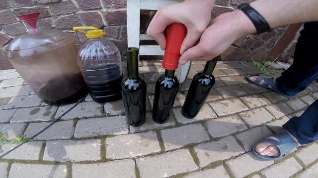 Укупорка винных бутылок корковой пробкой с термоколпачком. смотреть онлайн