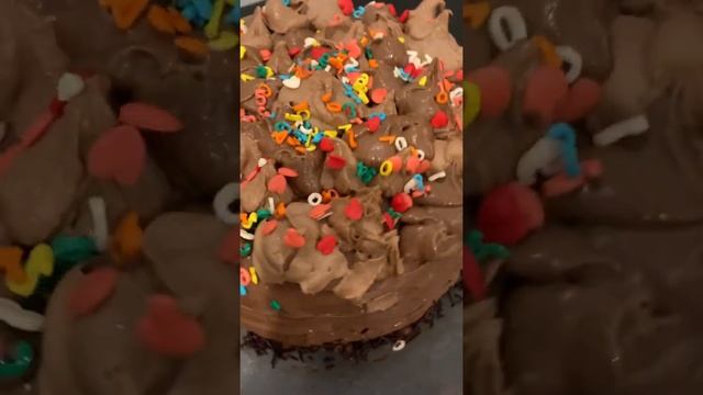 Short cake with sprinkles on top смотреть онлайн