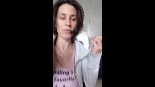 Struggle to get out of bed? Here's a solid tip. смотреть онлайн