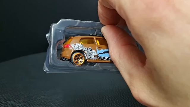 Majorette Tune Ups VW-Golf "Ratlook" Unboxing смотреть онлайн
