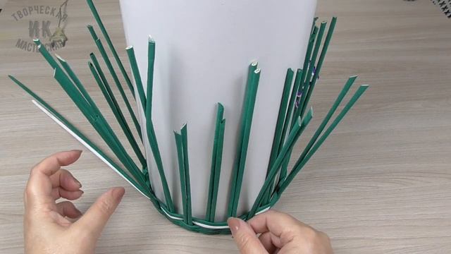Корзина из газетных трубочек для высоких цветов смотреть онлайн