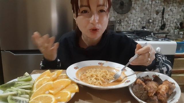 MUKBANG?Сливочная лапша корейская???шашлык/??фрукты/Мукбанг НЕ АСМР