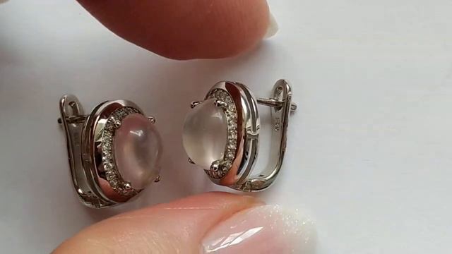 Серьги с бразильским Розовым Кварцем в огранке кабошон (10х8мм) и фианитами, день смотреть онлайн