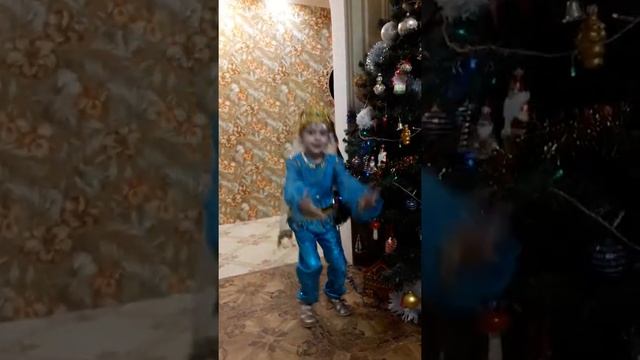 Слышишь кто то идет, песня, танец смотреть онлайн