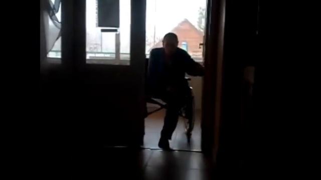 Почему жители Бузулукского дома интерната для престарелых и инвалидов ненавидят двери с доводчиками смотреть онлайн