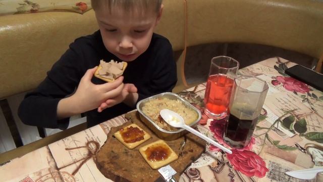 Настоящий СУХПАЕК из армии, купили у солдата и пробуем смотреть онлайн