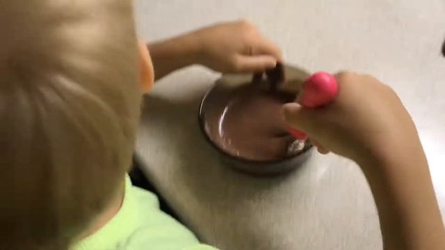 Трофим готовит шоколадный кекс ? смотреть онлайн