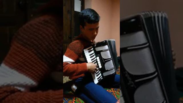 Кыргызча аккордеон Омурбек смотреть онлайн