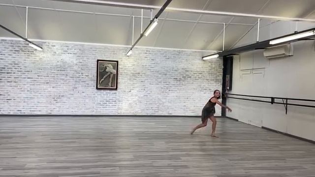 Uanel le Roux Modern Dance Straight Solo Grade 6 D64-5171-06 смотреть онлайн