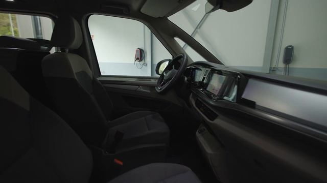 Volkswagen T7 Multivan 1.5TSI DSG +LED+NAVI+AHK+6-SITZER+ смотреть онлайн