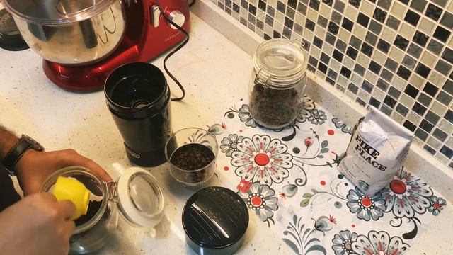 DeLonghi KG200 Coffee Grinder смотреть онлайн