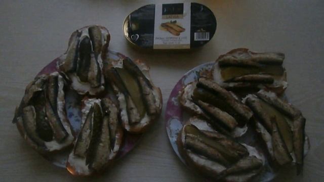Гренки под майонезом со шпротами и солёным огурцом смотреть онлайн