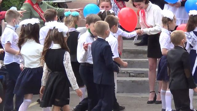 Последний звонок 2021. Школа 8 г.Ровеньки смотреть онлайн