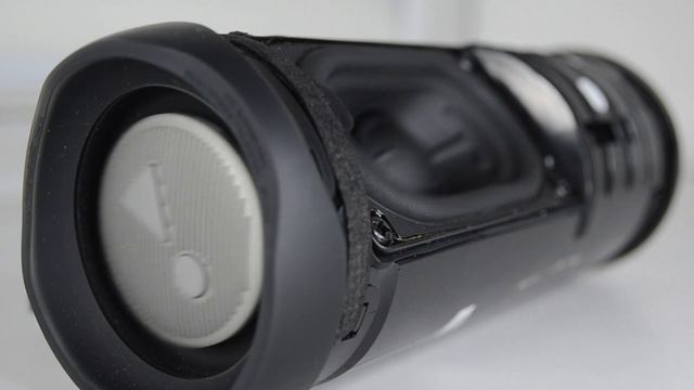 Колонка JBL FLIP 5 LFM 60% Bass Test РЕАКЦИЯ НА ПЕСНИ 17 ЛЕТ смотреть онлайн