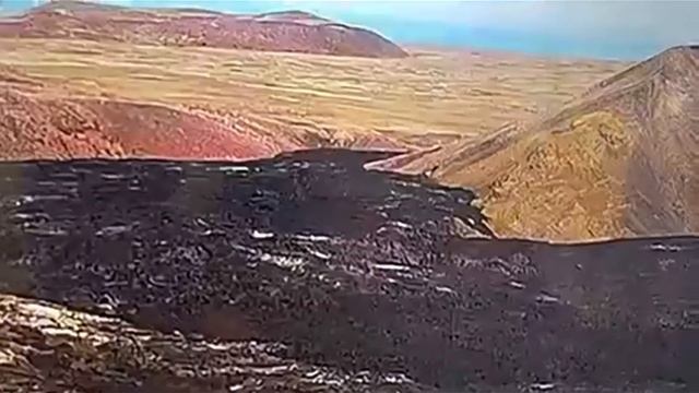 Странный белый НЛО на лавовых полях в Исландии смотреть онлайн