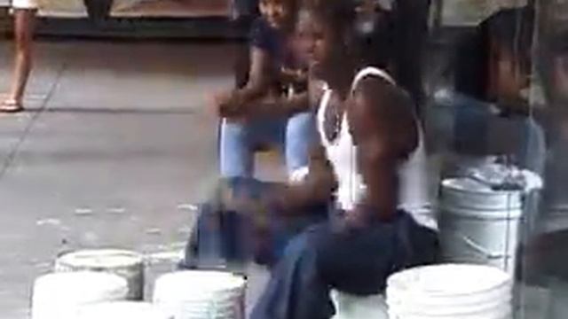 Уличный барабанщик смотреть онлайн