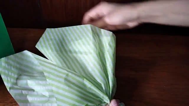 How To Put Tissue Paper In A Gift Bag | Gift Wrapping Ideas | Christmas | Birthday | Valentine's Da смотреть онлайн