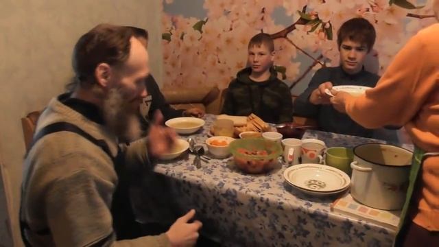 №6. Устройство снежной горки для детей.. Обед. 04..01..2019 смотреть онлайн