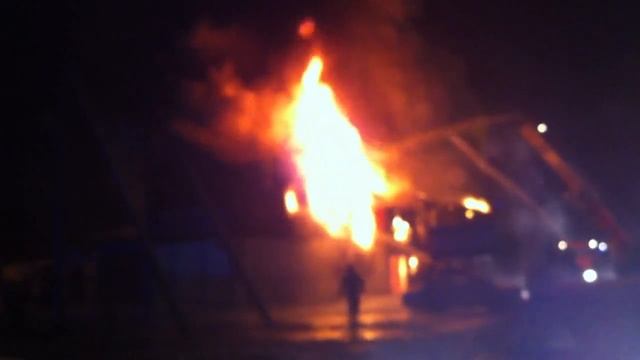 Вот так горит автомалярный магазин..... смотреть онлайн