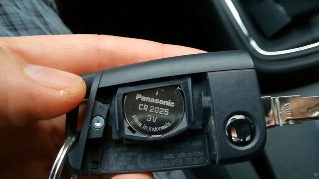 How Change Replace Key battery FOB Seat Leon 5F and Škoda, VW, Audi DIY (Výměna baterie v klíči) смотреть онлайн