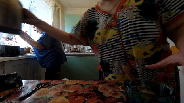 МАМА СВАРИЛА ВАРЕНЬЕ ИЗ ЧЕРНОПЛОДНОЙ РЯБИНЫ смотреть онлайн