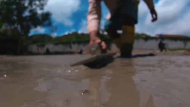 MY INDONESIAN FRIENDS MAKE ME CRY WHEN DOING THIS.. смотреть онлайн