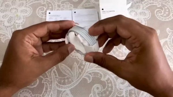 Apple USB-C to Lightning Cable (1m) Unboxing
