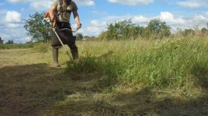 Косим траву мотокосой Stihl fs 130.