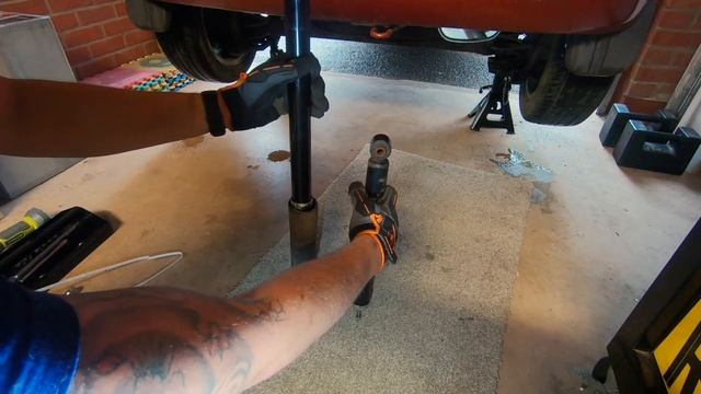 Replace Rear Shock Absorber How To | Ford Fiesta 2006 Mark Mk5 ~ Tiptop Mehanics