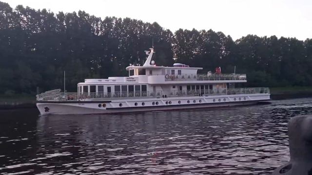 Кораблик . Причал ,, Водники '' . Канал имени Москвы . смотреть онлайн