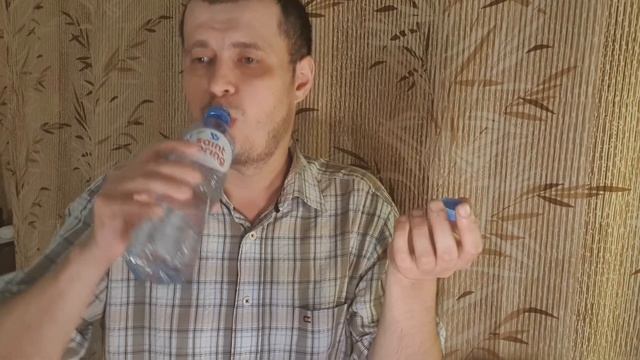 Пробую дешевую и дорогую воду! Святой источник 24 рубля и EVIAN 126 руб. смотреть онлайн