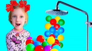 Настя и волшебный душ из цветных шаров