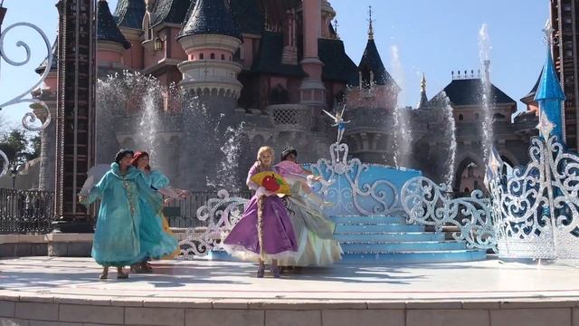L'Etincelante Valse des Princesses - The Starlit Princess Waltz - Disneyland Paris смотреть онлайн