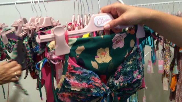 Итальянские купальники Olivia Gold и Olivia Pink (весна/лето 2016) на выставке Immagine Italya & Co смотреть онлайн