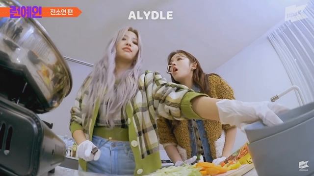 (G)I-DLE Soyeon Trying To Eat Vegetables (a Disaster)
