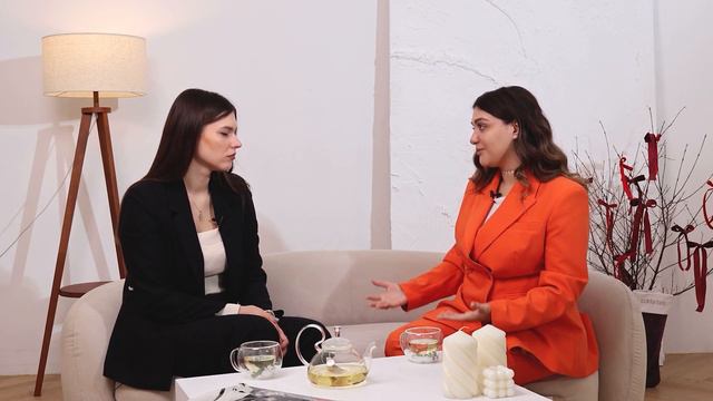 ЧАЙ С РОМАШКОЙ ВЫПУСК 2. Неочевидные "красные флаги" в поведении психолога. Как себя обезопасить? смотреть онлайн