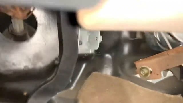 How To Fix A Broken Gas Pedal Bracket In 1998 Ford Explorer смотреть онлайн
