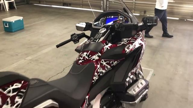 2018 Honda Gold Wing Tour смотреть онлайн