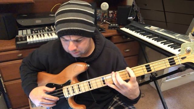 Squier Vintage Modified Jazz Bass Review смотреть онлайн