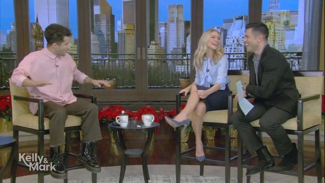 Jordan Fisher Shares His Thoughts on the “Golden Bachelor” Finale смотреть онлайн