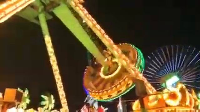 Аттракционы в Global Village. Не для слабонервных... смотреть онлайн