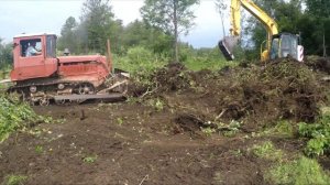 Дт-75 Расчистка территории. Капаем пруд #дт-75 #экскаватор кobelco
